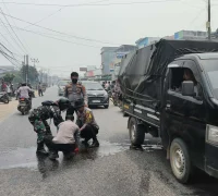 Kecelakaan truk tangki dan dua sepeda motor di Jalan Raya Sosok–Sanggau, Kecamatan Tayan Hulu, Sanggau. (Foto: Res-Sgu)