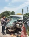 Mobil pikap Mitsubishi Grandmax mengalami kerusakan setelah menabrak pembatas Jembatan Senyabang di Kecamatan Batang Tarang, Kabupaten Sanggau.