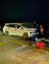 Petugas kepolisian melakukan olah TKP kecelakaan antara Mitsubishi Xpander dan sepeda motor di tikungan Jalan Lintas Malenggang, Sekayam, Sanggau.