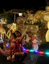 Dekorasi Natal megah di sebuah rumah kawasan Teluk Air Tawar yang viral dan menarik ribuan pengunjung. (Foto: Bernama)