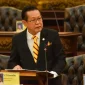 Menteri Transportasi Sarawak Datuk Seri Lee Kim Shin menjelaskan rencana operasional AirBorneo dan peningkatan konektivitas udara di Sarawak pada Selasa (2/12) di Dewan Undangan Negeri Sarawak. (thestar.com.my)