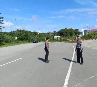 Personel Polsek Entikong melaksanakan Patroli Perintis Presisi di kawasan PLBN Entikong dan sejumlah titik strategis untuk menjaga keamanan perbatasan RI-Malaysia.