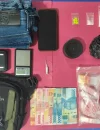 Petugas Satresnarkoba Polres Sanggau menunjukkan barang bukti sabu seberat 21,06 gram dan pil diduga ekstasi dari pengungkapan kasus narkoba di Kabupaten Sanggau.