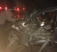 Kondisi minibus Nissan Grand Livina yang mengalami kerusakan berat setelah bertabrakan dengan truk tangki di Jalan Raya Beduai, Kabupaten Sanggau. (Res-Sgu)