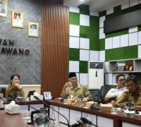 5329061C-343F-4FBB-B95B-97F9091ACE99 Wali Kota Singkawang Tjhai Chui Mie memimpin gerakan penanaman pohon jelang HUT ke-24 Kota. (MC Singkawang)