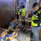 Petugas Imigrasi Johor melakukan operasi Ops Sapu di kawasan Skudai, Johor Bahru.
