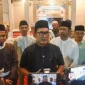 Bupati Sujiwo berdialog dengan warga Teluk Pakedai usai Safari Ramadan membahas pembangunan jalan poros.