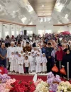 Bupati Kubu Raya Sujiwo menyerahkan santunan anak yatim di Sungai Kakap.