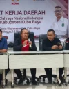 Bupati Kubu Raya Sujiwo menghadiri rapat kerja KONI Kabupaten Kubu Raya.