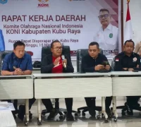 Bupati Kubu Raya Sujiwo menghadiri rapat kerja KONI Kabupaten Kubu Raya.