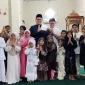 Sujiwo melaksanakan salat Idulfitri bersama warga di Masjid Agung Awwaluddin, Desa Limbung, (21/3/2026).