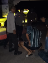 Polisi mengamankan dua terduga pelaku pembobolan gudang Shopee di Sanggau beserta barang bukti kendaraan dan alat yang disita. (Foto: Res-Sgu)