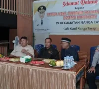 761 Wakil Gubernur Kalimantan Barat Krisantus Kurniawan saat berdialog dengan masyarakat di Kecamatan Nanga Tayap, Ketapang. (MC Kalbar)