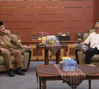 791 Gubernur Ria Norsan menerima laporan kesejahteraan daerah dari Kepala BPKP Kalbar Rudy M. Harahap di Pontianak. (MC Kalbar)