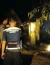 Kondisi rumah warga di Tayan Hulu, Sanggau, yang terbakar hingga sekitar 80 persen akibat dugaan korsleting listrik. (foto: Res-Sgu)