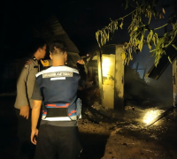 Kondisi rumah warga di Tayan Hulu, Sanggau, yang terbakar hingga sekitar 80 persen akibat dugaan korsleting listrik. (foto: Res-Sgu)