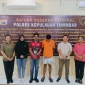 906427 (1) Petugas Polres Kepulauan Tanimbar mengamankan sopir angkot pelaku pencabulan siswi di Saumlaki. (instagram.com/humaspolreskep.tanimbar)
