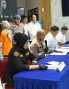 906945 (1) Kapolres Metro Bekasi Kombes Pol. Mustofa saat konferensi pers pengungkapan kasus penipuan tanah kavling di Mapolres Metro Bekasi. (Mediahub.polri)