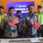 928069 (1) Barang bukti cula ikan pari dan kunci L yang digunakan pelaku penusukan di TPI Depok, Bantul. (mediahub.polri.go.id)