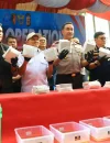 Petugas gabungan Polri, BNN, dan Bea Cukai mengungkap laboratorium sabu jaringan internasional di Pidie, Aceh, dengan barang bukti hampir 1,2 ton bruto narkotika. (humas.polri.go.id)
