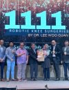 Direktur Medis Dr Mahadhir Alhady Sulaiman, Dokter Spesialis Ortopedi Dr Lee Woo Guan, GM KPJ Kuching Nor Azlina Jemain, CEO Regional Malaysia Timur Dr Kenny Yeap Kim Pey, bersama Zimmers Representative and Johnson and Johnson Representative.