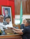 Wakil Gubernur Kalbar Krisantus Kurniawan menghadiri rapat paripurna DPRD Kalbar membahas evaluasi APBD 2025.