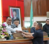 Wakil Gubernur Kalbar Krisantus Kurniawan menghadiri rapat paripurna DPRD Kalbar membahas evaluasi APBD 2025.