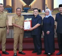 Wakil Gubernur Kalimantan Barat Krisantus Kurniawan menyampaikan Nota Penjelasan Ranperda APBD Kalbar 2027 dalam Rapat Paripurna DPRD Kalbar di Pontianak.