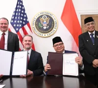 Menko Perekonomian Airlangga Hartarto saat menandatangani Agreement on Reciprocal Trade di Washington DC.