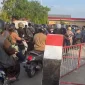 Antrean kendaraan mengular di salah satu SPBU di Kabupaten Ketapang meski pasokan BBM tambahan telah didistribusikan.