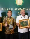 Gubernur Kalimantan Barat Ria Norsan menerima penghargaan pada Anugerah Adinata Syariah 2026 di Jakarta setelah Kalbar meraih tiga penghargaan nasional, termasuk Juara Kategori Wakaf.