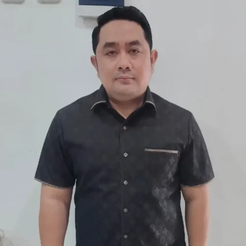 Tim SIRI Kejaksaan Agung mengamankan DPO Kejati Kalimantan Barat, H. Asep Jamaluddin alias Jimmy, di kawasan Tebet Timur, Jakarta Selatan.