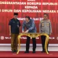 KPK menyerahkan aset rampasan negara kepada KPU dan Polri dalam program asset recovery di Jakarta.