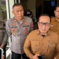 Bupati Kubu Raya Sujiwo meminta Pertamina mengatasi antrean panjang BBM di sejumlah SPBU serta memperketat pengawasan distribusi agar pasokan tetap tersedia bagi masyarakat. (Foto: Prokopim KKR)