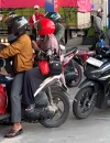 Antrean kendaraan di salah satu SPBU Kota Pontianak.
