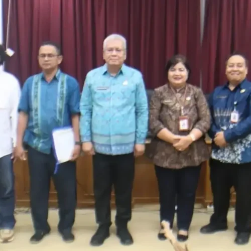 Sekda Kalbar Harisson usai memimpin rapat koordinasi pengawasan penyaluran BBM subsidi bagi nelayan di Kantor Gubernur Kalbar.