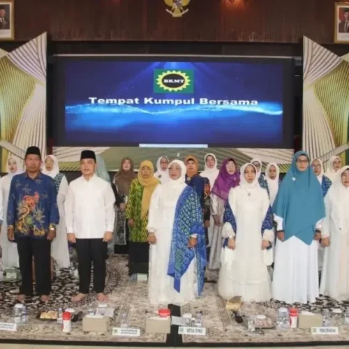 Gubernur Kalbar Ria Norsan saat menghadiri Halal Bihalal BKMT Kalimantan Barat di Pendopo Gubernur Pontianak, Sabtu (18/4/2026).
