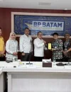 Bupati Kubu Raya Sujiwo melakukan kunjungan ke BP Batam untuk mempelajari pengelolaan sistem air bersih.