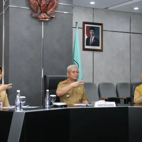 Sekda Kalbar Harisson membuka webinar pelayanan publik dan meminta ASN menghadirkan layanan nyata hingga daerah pelosok Kalimantan Barat.