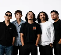 Personel band lintas negara COUPPON asal Kuching dan Pontianak saat memperkenalkan single perdana "Merugilah".