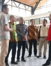 Wakil Gubernur Kalbar Krisantus Kurniawan meninjau pembangunan terminal baru Bandara Rahadi Oesman di Kabupaten Ketapang.