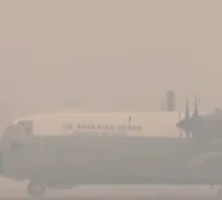 Kabut asap karhutla mengganggu penerbangan di Bandara Supadio Kubu Raya. (Foto: Tangkapan layar youtube.com/@metrotvnews)