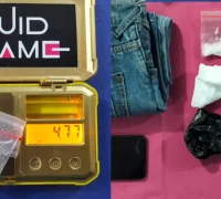 Polres Sanggau menunjukkan barang bukti sabu 4,77 gram yang disembunyikan di dalam celana jeans.