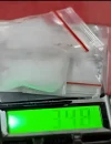 Petugas Polsek Kendawangan menunjukkan barang bukti sabu saat menangkap pria di Ketapang yang diduga menjadi pengedar narkoba.