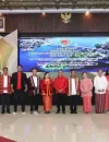 Wakil Gubernur Kalimantan Barat Krisantus Kurniawan mengukuhkan DPP Perkumpulan Basudara Maluku Kalbar periode 2026–2031 di Pendopo Gubernur Kalbar.