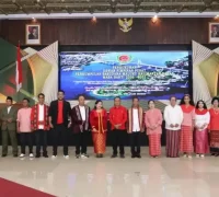 Wakil Gubernur Kalimantan Barat Krisantus Kurniawan mengukuhkan DPP Perkumpulan Basudara Maluku Kalbar periode 2026–2031 di Pendopo Gubernur Kalbar.
