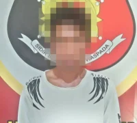 Pelaku begal berinisial TH (49) yang ditangkap Polsek Matan Hilir Utara Polres Ketapang usai melakukan aksi perampasan di jalan sepi.