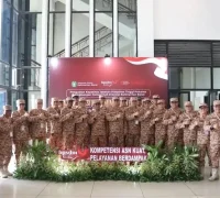 Wagub Kalbar Krisantus Kurniawan usai memimpin apel pembukaan Program Pengembangan Kompetensi Pejabat Pimpinan Tinggi Pratama.