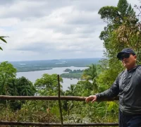 Bupati Kubu Raya Sujiwo meninjau kawasan Bukit Lalang di Batu Ampar yang akan dikembangkan menjadi destinasi wisata unggulan.