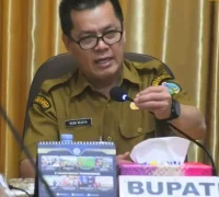Bupati Kayong Utara Romi Wijaya memimpin rapat koordinasi bersama Pertamina Patra Niaga membahas penguatan stok dan distribusi BBM menjelang MTQ Kalbar 2026.